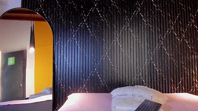 Miss Ariaa online show from October 2025 10:49:01 AM