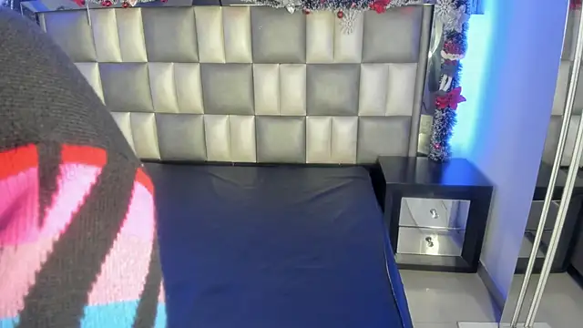 abbiecollins js online show from December 2025 04:19:01 AM