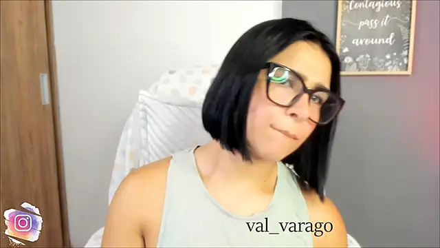 Snapshot of val_varago chatting on June 2026 01:21:01 AM val varago online show from June 2026 01:21:01 AM
