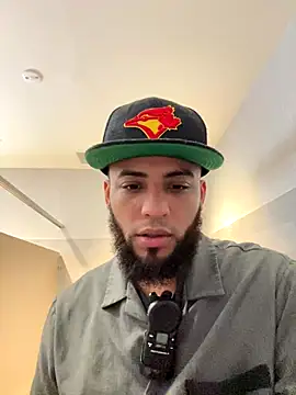 LeoPR00 online show from December 2025 02:39:01 AM