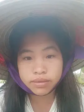 Snapshot of Luyen004 chatting on January 2026 12:04:01 AM Luyen004 online show from January 2026 12:04:01 AM