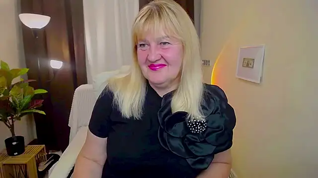 Snapshot of EmmaEllison chatting on September 2025 11:55:01 AM EmmaEllison online show from September 2025 11:55:01 AM