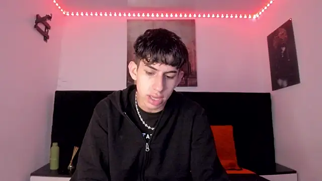 Aaron Spencer13 online show from November 2025 01:58:01 PM