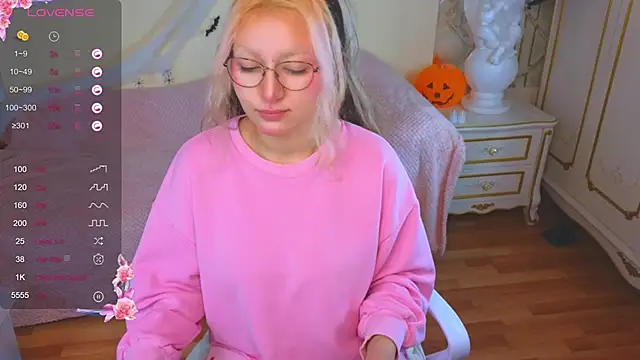 JuicyLullu online show from November 2025 04:24:02 AM