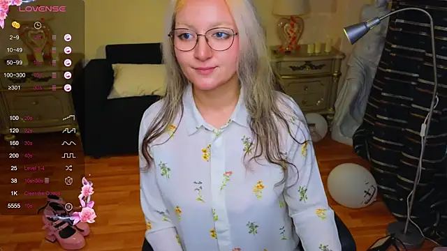 JuicyLullu online show from November 2025 11:30:01 AM