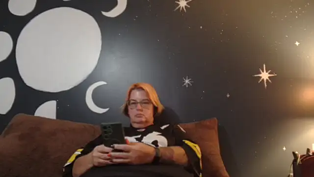 Snapshot of ReneeReigns chatting on September 2025 02:02:01 AM ReneeReigns online show from September 2025 02:02:01 AM