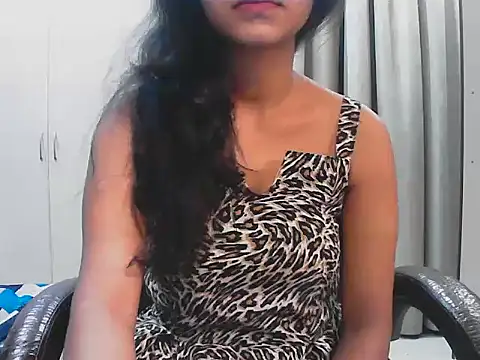 short girl  online show from October 2025 05:08:01 PM