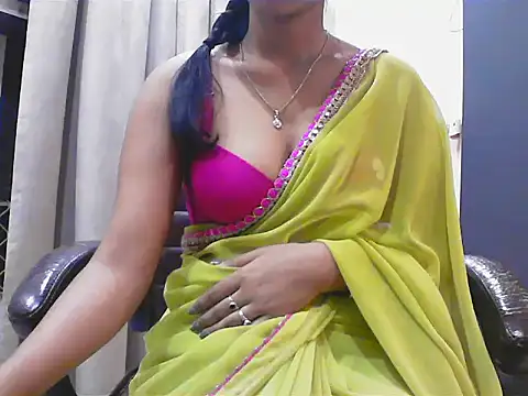 short girl  online show from October 2025 04:37:01 PM