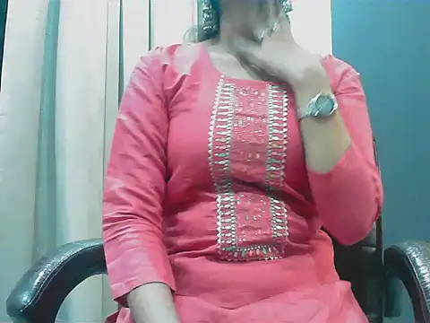 short girl  online show from October 2025 04:39:02 PM