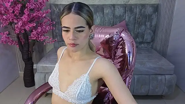 lilith4 s online show from November 2025 08:20:01 PM