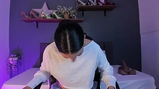 Coco-balenciaga online show from December 2025 12:10:01 PM