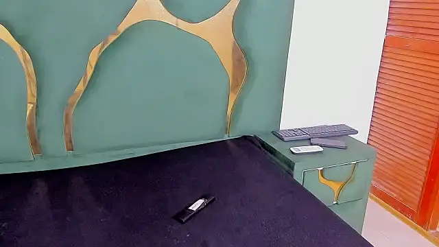 angelkyraasm online show from November 2025 01:26:02 PM