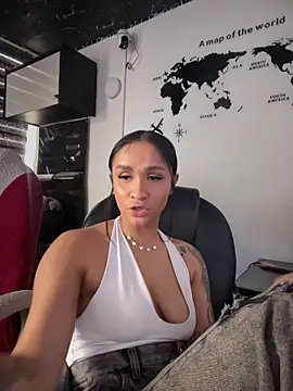 Isabella-Teen online show from May 2026 06:09:01 PM