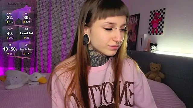 LilithPoison online show from November 2025 06:08:01 PM