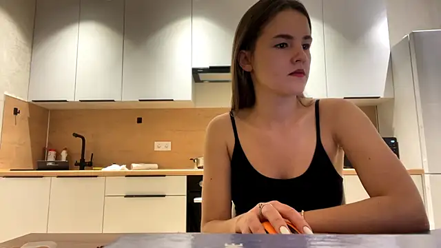 Snapshot of FavorLeila chatting on September 2025 03:02:01 PM FavorLeila online show from September 2025 03:02:01 PM