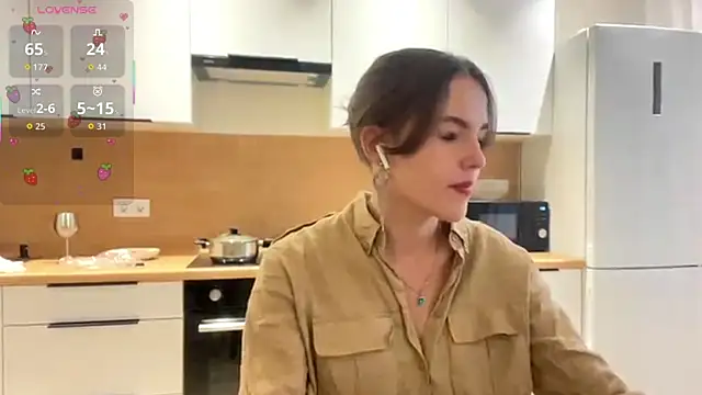 Snapshot of FavorLeila chatting on September 2025 01:14:02 PM FavorLeila online show from September 2025 01:14:02 PM