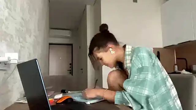 Snapshot of FavorLeila chatting on September 2025 01:16:02 PM FavorLeila online show from September 2025 01:16:02 PM