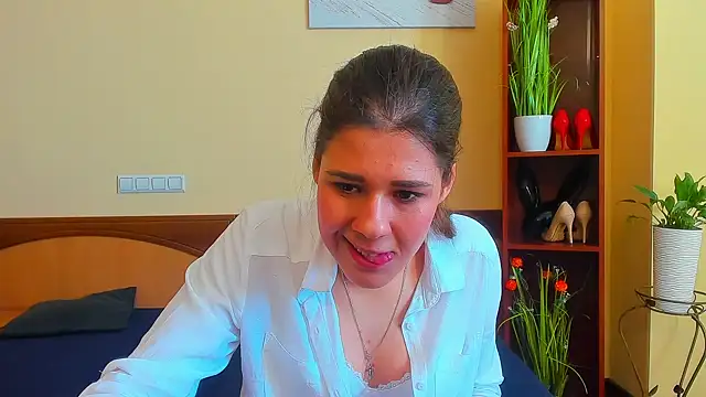 Joannia online show from September 2025 07:54:01 AM