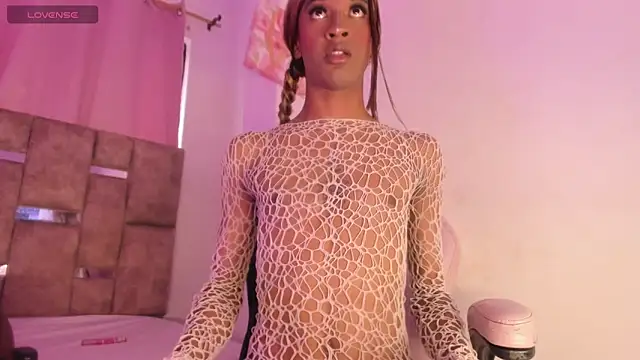 Snapshot of Mia_royal chatting on June 2026 03:43:01 PM Mia royal online show from June 2026 03:43:01 PM