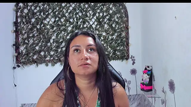 Luna021 1 online show from November 2025 07:45:02 PM