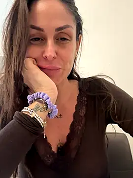 Snapshot of ainaht chatting on December 2025 02:21:01 PM ainaht online show from December 2025 02:21:01 PM