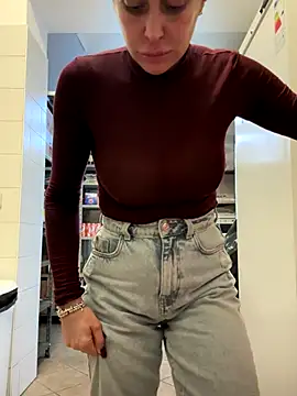 Snapshot of ainaht chatting on December 2025 08:34:02 AM ainaht online show from December 2025 08:34:02 AM