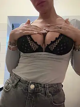 Snapshot of ainaht chatting on January 2026 08:41:01 AM ainaht online show from January 2026 08:41:01 AM