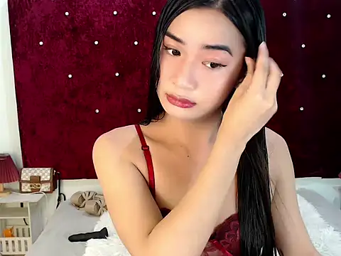 Snapshot of XxMissTransROYALxX chatting on October 2025 11:07:01 AM XxMissTransROYALxX online show from October 2025 11:07:01 AM