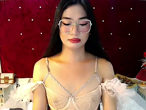 Snapshot of XxMissTransROYALxX chatting on October 2025 08:12:01 AM XxMissTransROYALxX online show from October 2025 08:12:01 AM