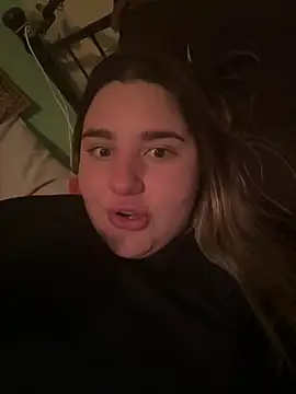 Snapshot of marouska_official chatting on March 2026 07:35:01 PM marouska official online show from March 2026 07:35:01 PM