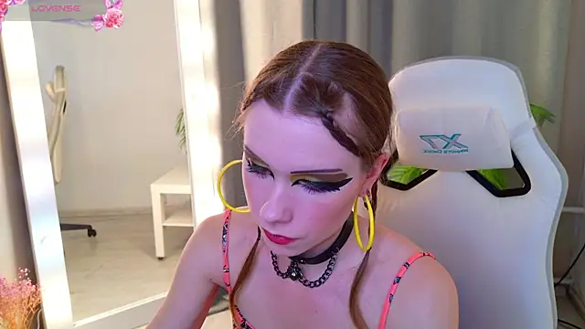 KarenSmitht online show from October 2025 04:16:02 PM