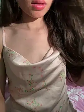 Snapshot of Bella_sexy98 chatting on May 2026 03:07:02 PM Bella sexy98 online show from May 2026 03:07:02 PM