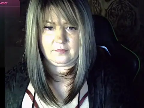 YuliiaSan online show from November 2025 04:28:01 PM