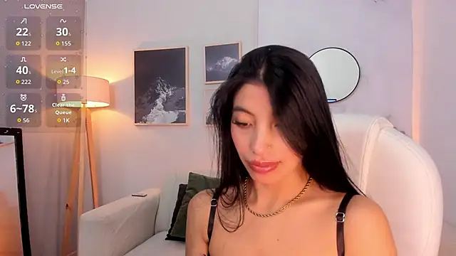 Tiffany Low online show from February 2026 01:16:02 PM