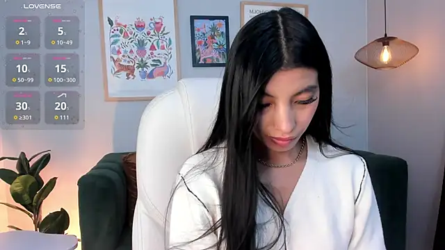 Tiffany Low online show from April 2026 03:53:01 PM