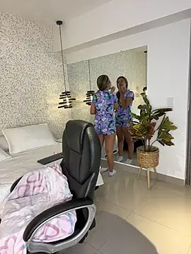 Snapshot of EMILIIA_RICHTER__ chatting on November 2025 12:03:01 PM EMILIIA RICHTER online show from November 2025 12:03:01 PM