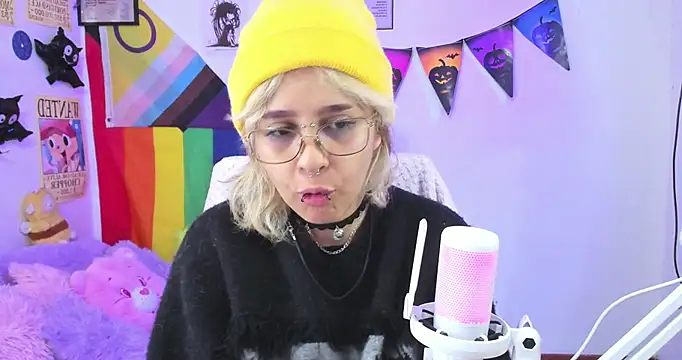 NekoWaifu online show from October 2025 01:18:01 PM