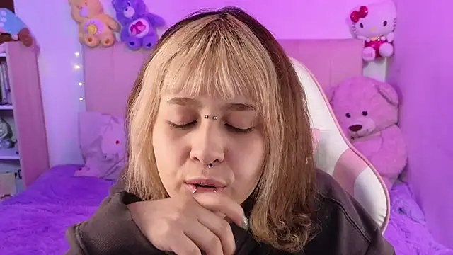 Snapshot of NekoWaifu chatting on May 2026 02:48:01 PM NekoWaifu online show from May 2026 02:48:01 PM