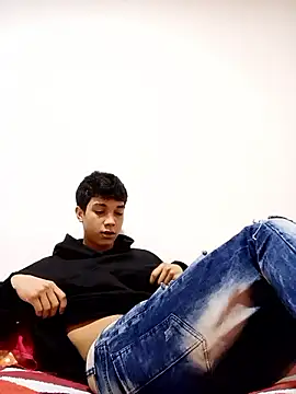 Snapshot of LeySmithVC chatting on September 2025 10:48:01 PM LeySmithVC online show from September 2025 10:48:01 PM