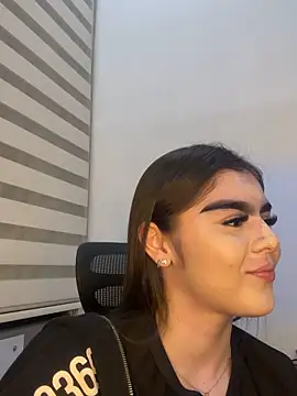 Snapshot of SofiaFontaiine chatting on November 2025 04:12:01 AM SofiaFontaiine online show from November 2025 04:12:01 AM