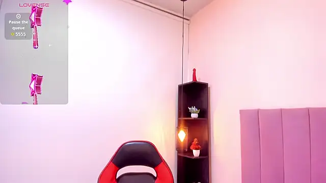 HoollyHendrix online show from November 2025 08:29:02 PM