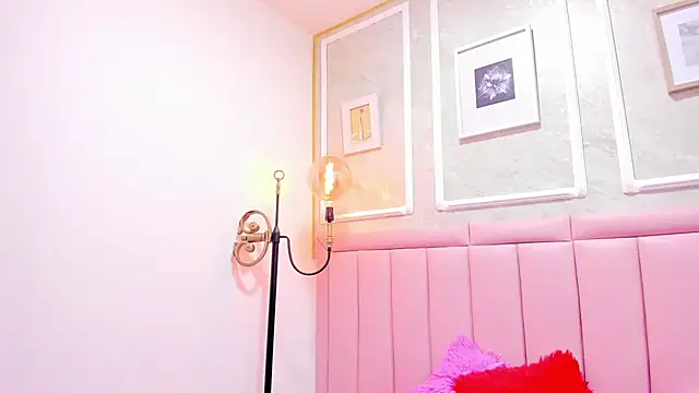 HoollyHendrix online show from December 2025 08:28:02 PM