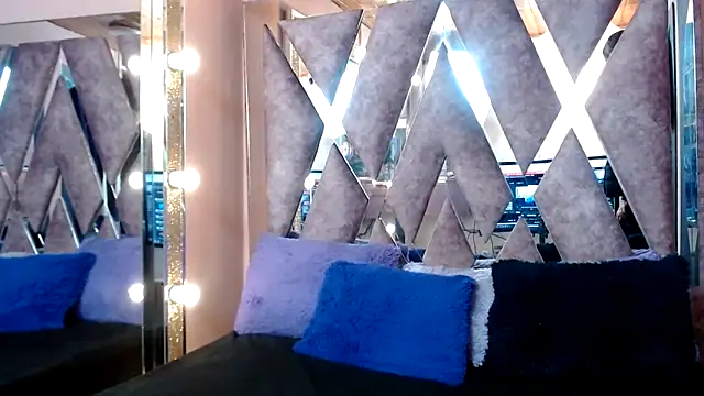 Snapshot of CRISTALHERRANZ chatting on October 2025 02:20:01 AM CRISTALHERRANZ online show from October 2025 02:20:01 AM