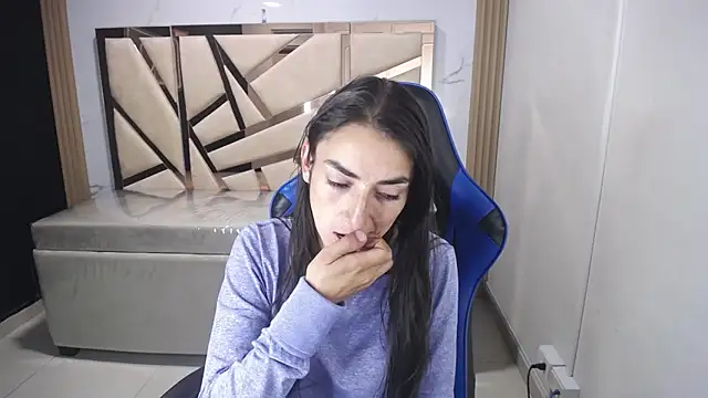 Maily a  online show from November 2025 02:48:02 AM