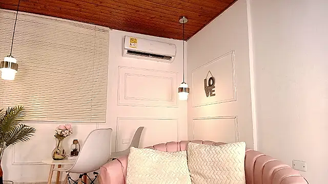 alessia moon1 online show from January 2026 12:00:01 PM