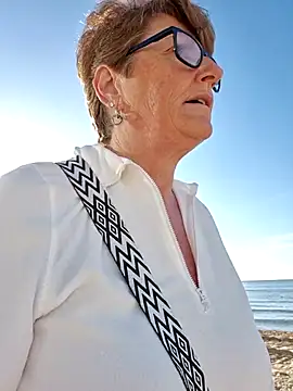 Snapshot of LadyLuxe_xx chatting on November 2025 08:15:02 AM LadyLuxe xx online show from November 2025 08:15:02 AM