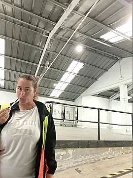 bichota85 online show from October 2025 10:35:01 AM