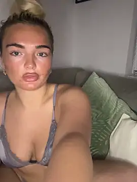 Snapshot of BelleXx chatting on September 2025 04:26:01 AM BelleXx online show from September 2025 04:26:01 AM