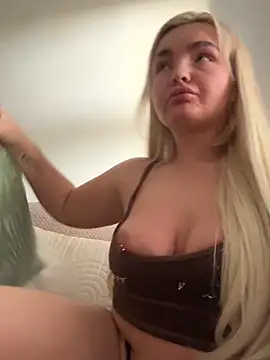 Snapshot of BelleXx chatting on November 2025 03:12:01 PM BelleXx online show from November 2025 03:12:01 PM