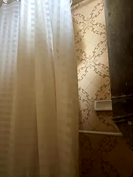 Snapshot of Ezeveron chatting on October 2025 04:42:01 AM Ezeveron online show from October 2025 04:42:01 AM